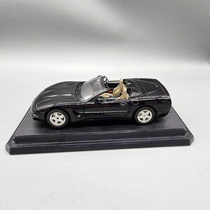 Bburago 1:24 1998 Chevrolet Corvette Convertible Diecast Model Black